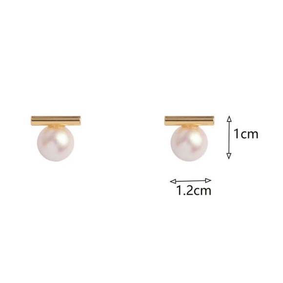 NWT Cute pearl & gold minimalist modern post earrings ✨🤍 - Picture 3 of 3
